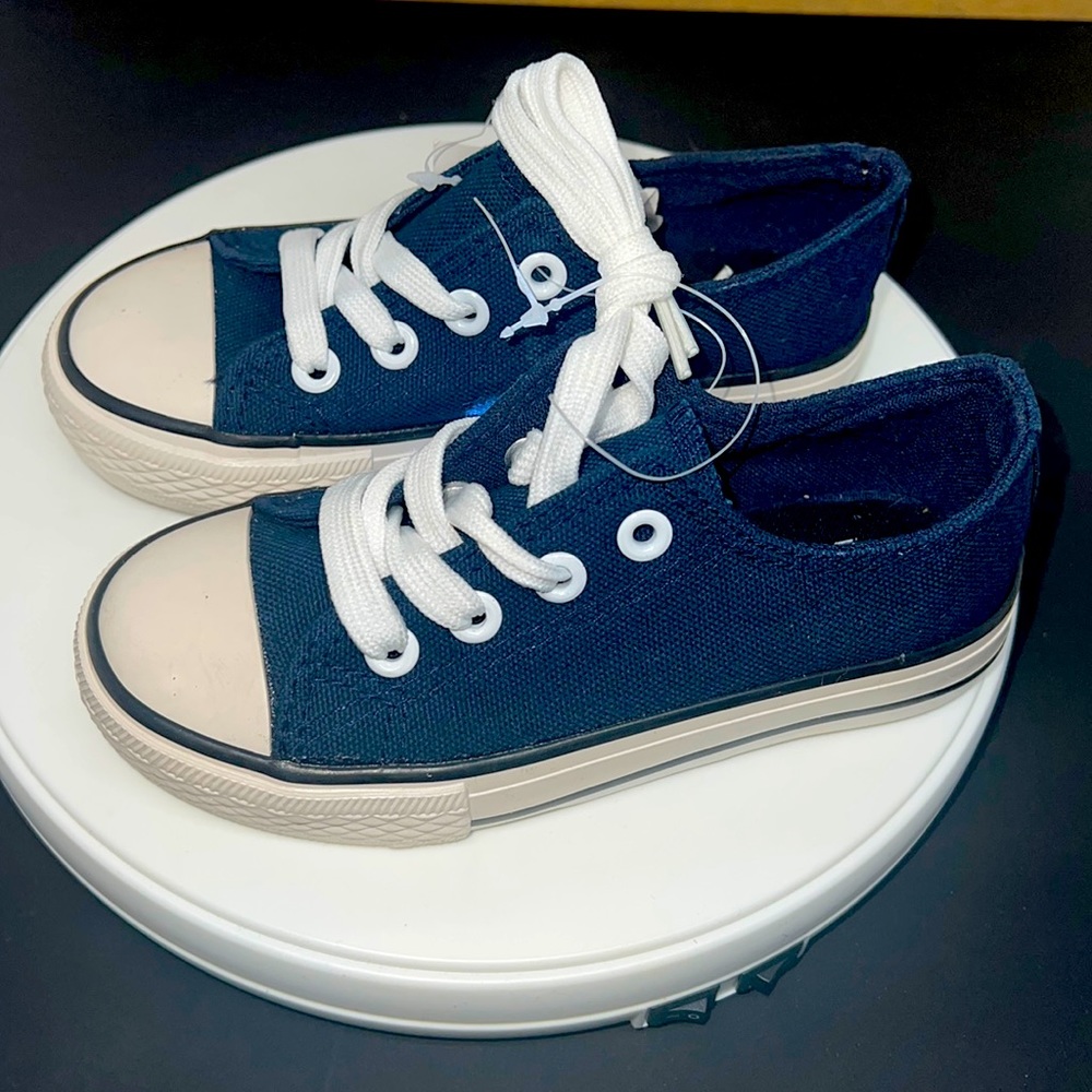 I Comfortable lightweight tennis shoes